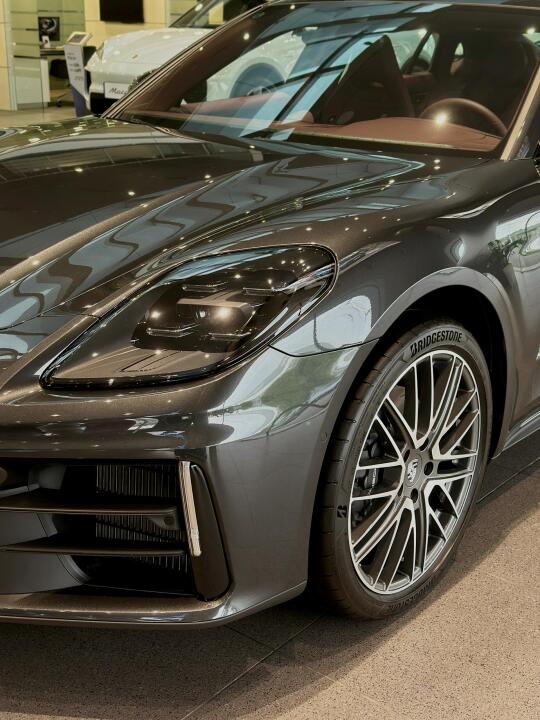 panamera4行政加长版配巴利克红爱了吗
