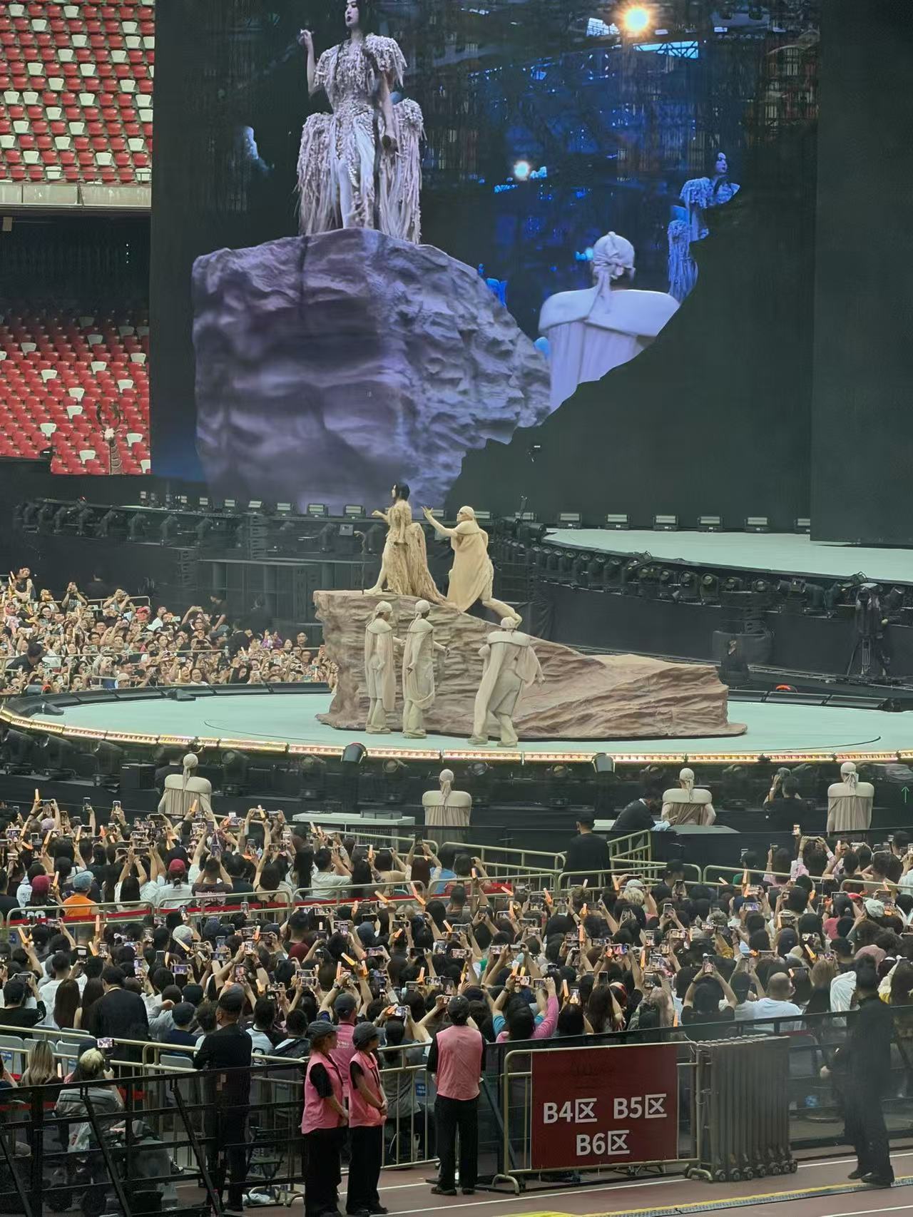 蔡依林鸟巢演唱会蔡依林鸟巢上座率 抢票前我还担心三场会不会太多了，开票后我只想问