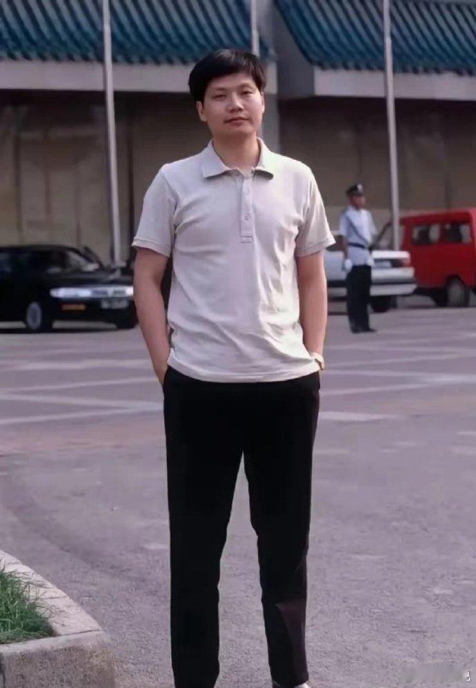 1998年，年仅29岁的雷军就已经坐上了北京金山软件股份有限公司CEO的位置，这