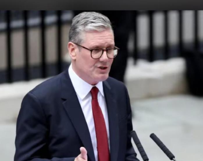 中方正告英国政府，敢抢钢厂试试，消息一出，斯塔默已被扫地下台。
很多人最近没注意