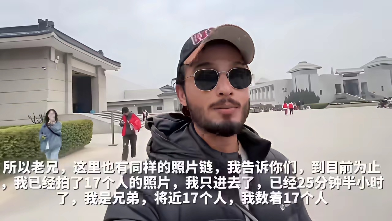 一个印度游客发视频向他的同胞喊话：快来中国吧，印度人在中国像明星一样受欢迎。 