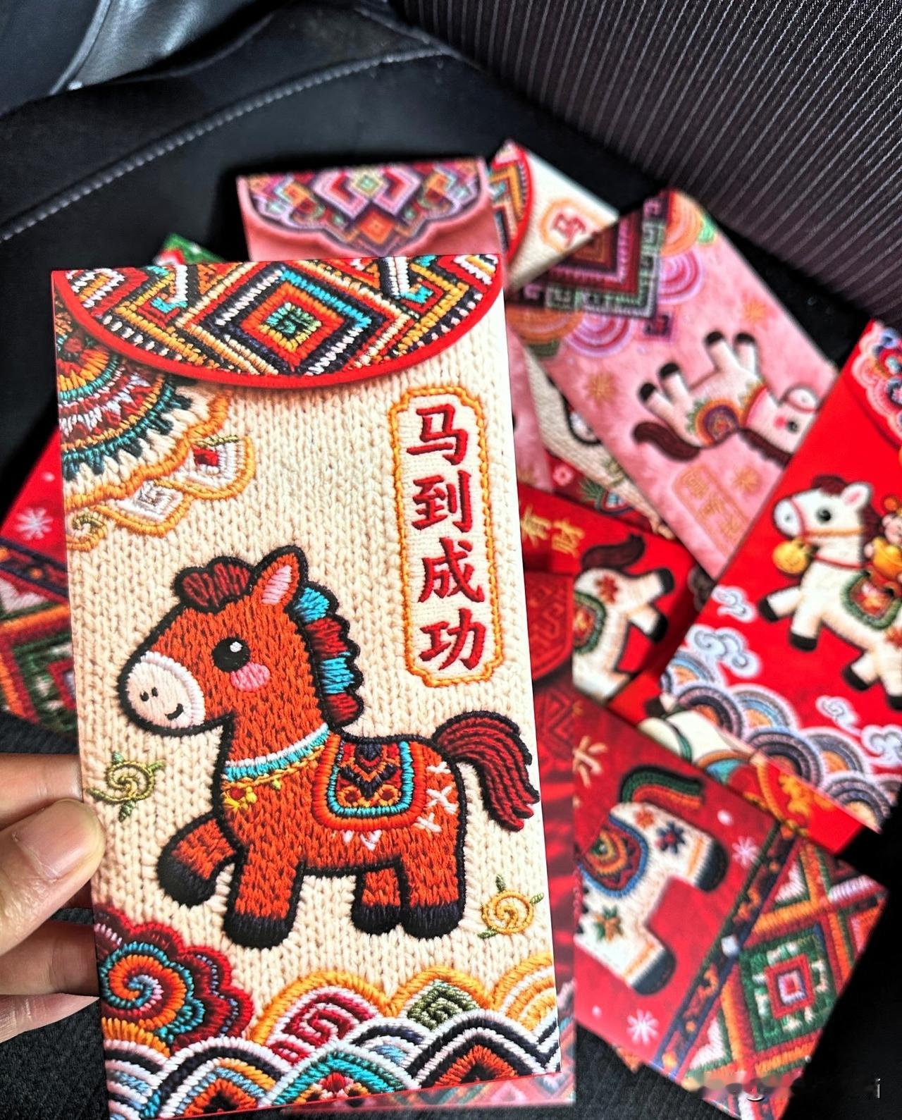 ​
甲辰辞旧岁，丙午迎新春，三餐四季皆顺遂！
​
新年许个小愿：钱包鼓鼓，烦恼空