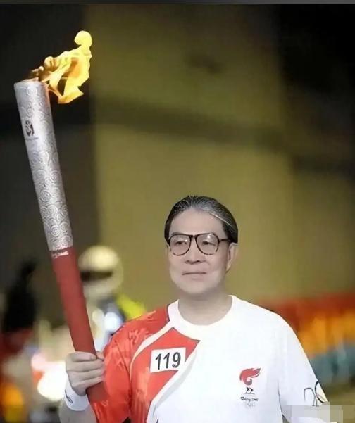 霍震霆79岁寿宴，郭晶晶一招赢麻了！无香槟瀑布，普洱投壶藏豪门终极内卷
 
豪门