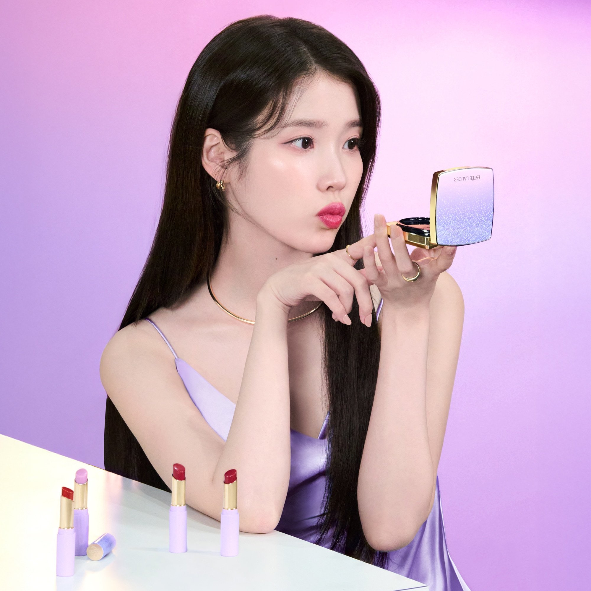 251103 IU X雅诗兰黛代言图 ​​​