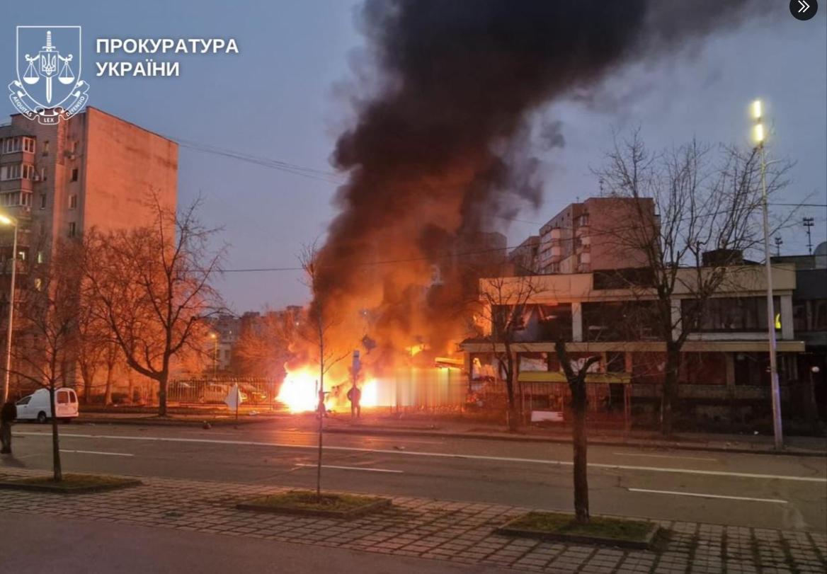 【俄罗斯连夜袭击了乌克兰的能源基础设施和民用设施。】俄罗斯发动大规模夜间袭击后，