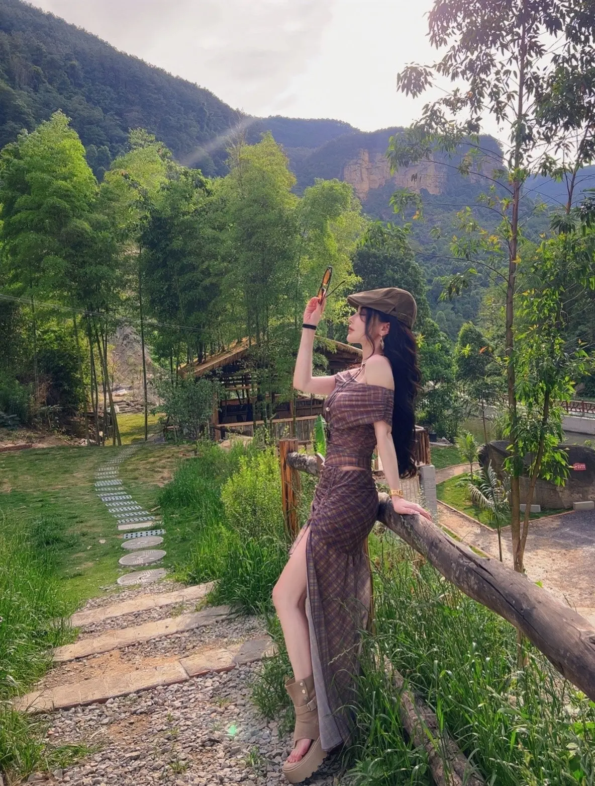 一般感情不顺的人，到最后都会过得很幸福！ 因为她习惯了不期待，学会了不...