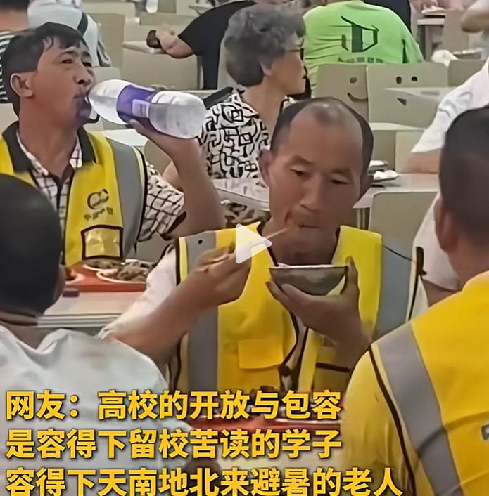 这两天，贵州大学因为一件事火了：食堂宣布对社会无条件开放，不看学生证、不用借饭卡