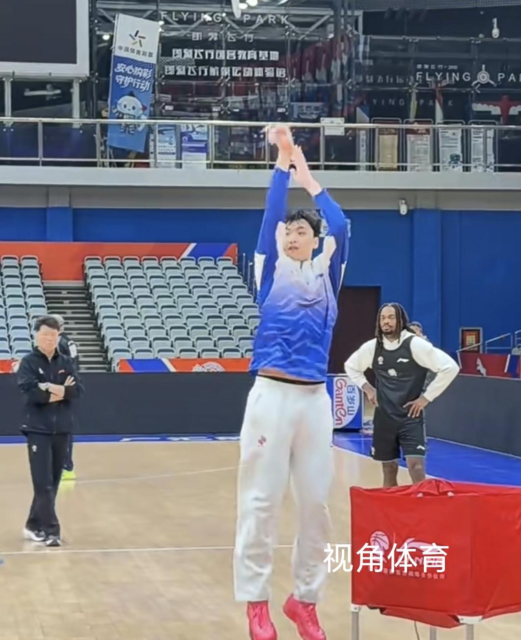 两队目前战绩相同，均为两胜三负。江苏同曦男篮上一场战胜四川男篮，结束连败。而飞虎