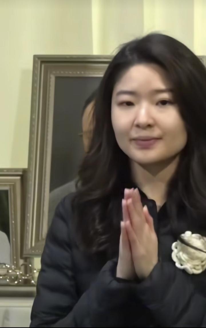 欢喜哥一路走好，永远怀念你（许绍雄） 她女儿孤单落幕，家人身后事没有家人可商量，