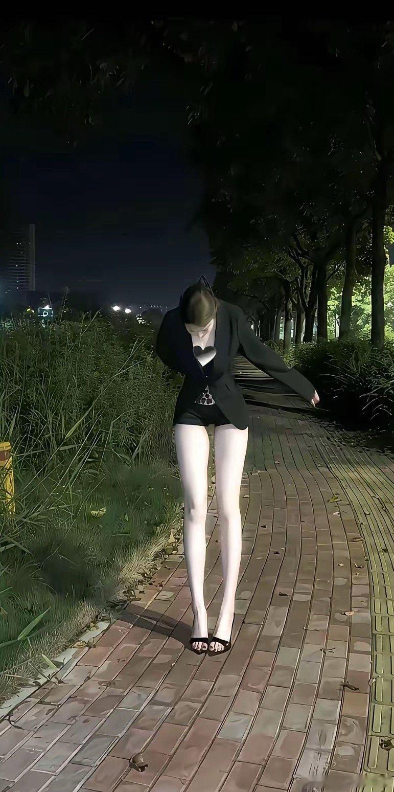 男人都喜欢这种冷白皮吧 
