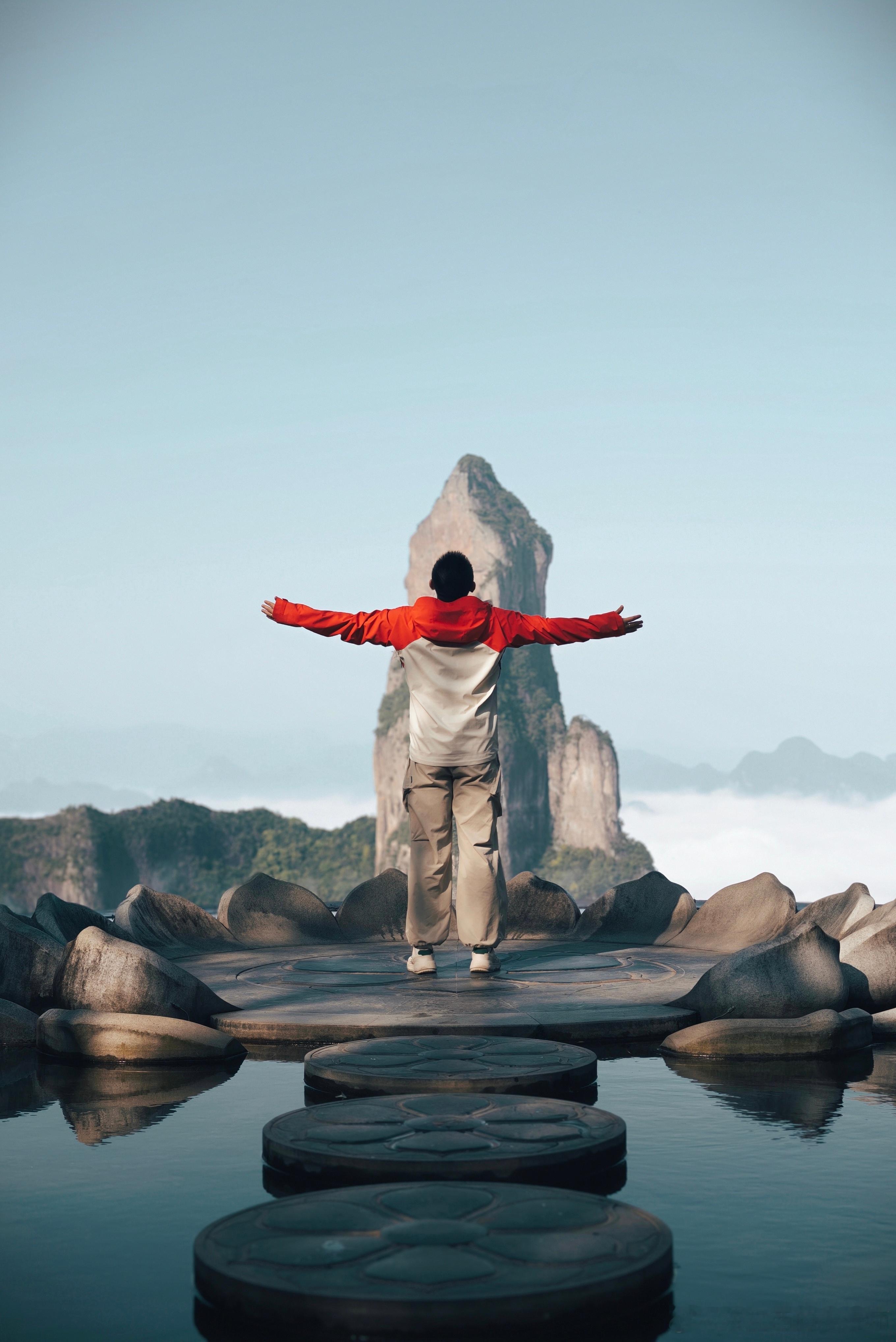 到了金华，回我的母校看了看，和班主任还有地理老师一起吃了顿饭。没错，我曾经在这里