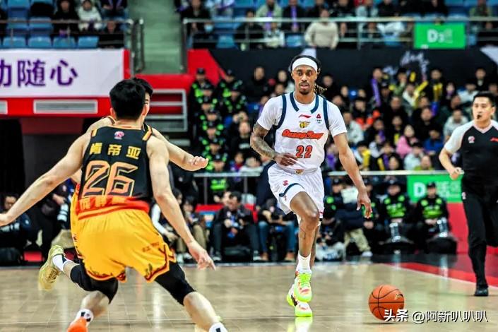 坑惨杜锋！广东等了大半赛季等了个水货，球迷：裁掉他补强大外。

北京时间3月20