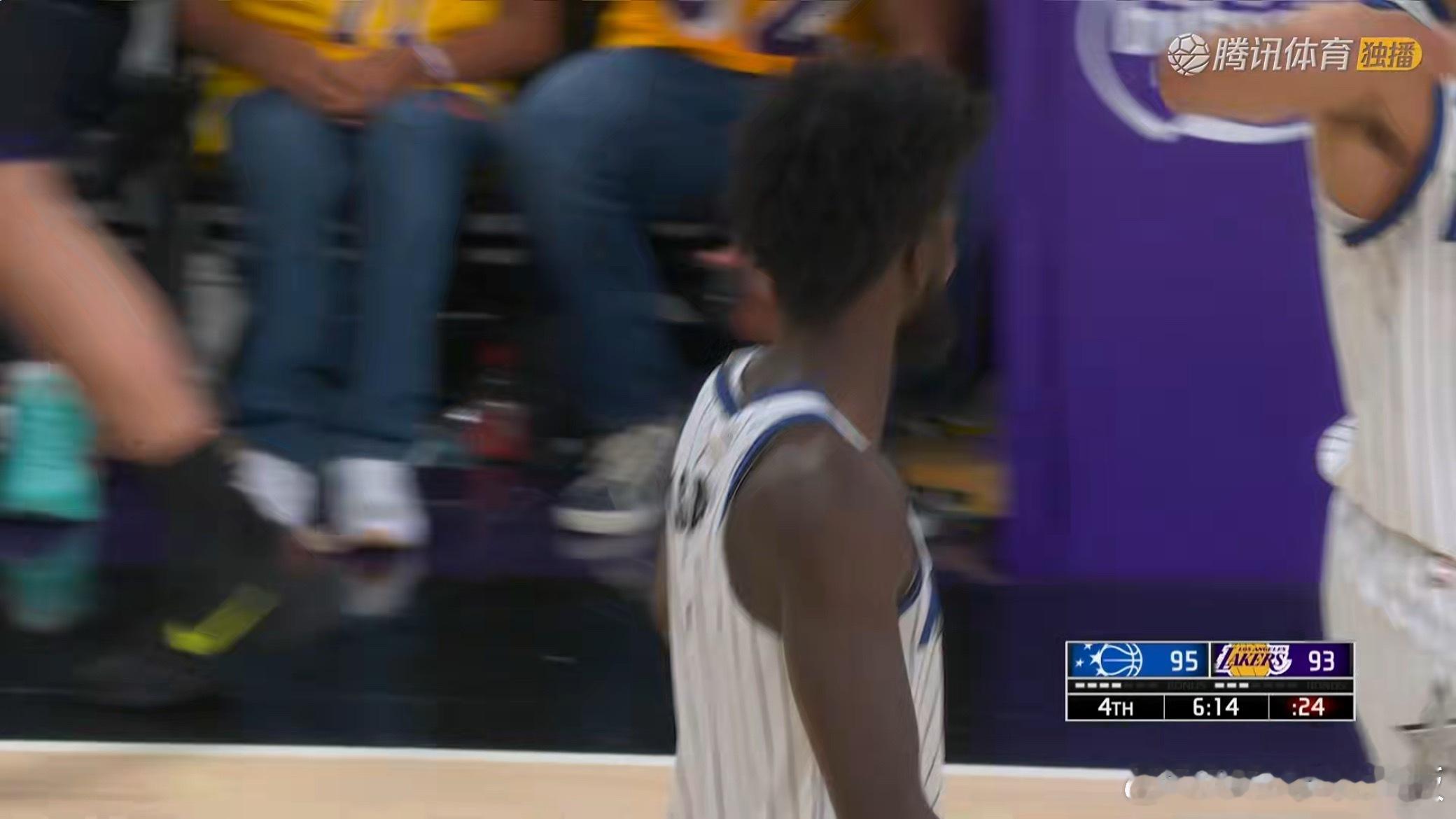 暂停暂停！丢篮板，漏篮下艾萨克魔术vs湖人
