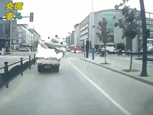 此时此刻，他内心估计慌得一米