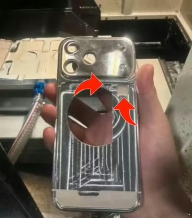 iPhone将放弃钛金属放弃钛金属，除了质量耐用性方面会有减配，手感同样也是会下