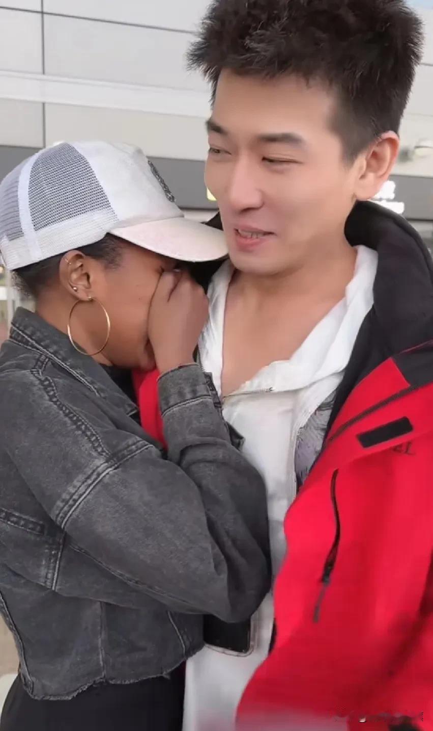 子恒和艾瑞卡，这两口子演技完爆国内诸多一线影视明星！
 
两人演技不错，但逻辑细