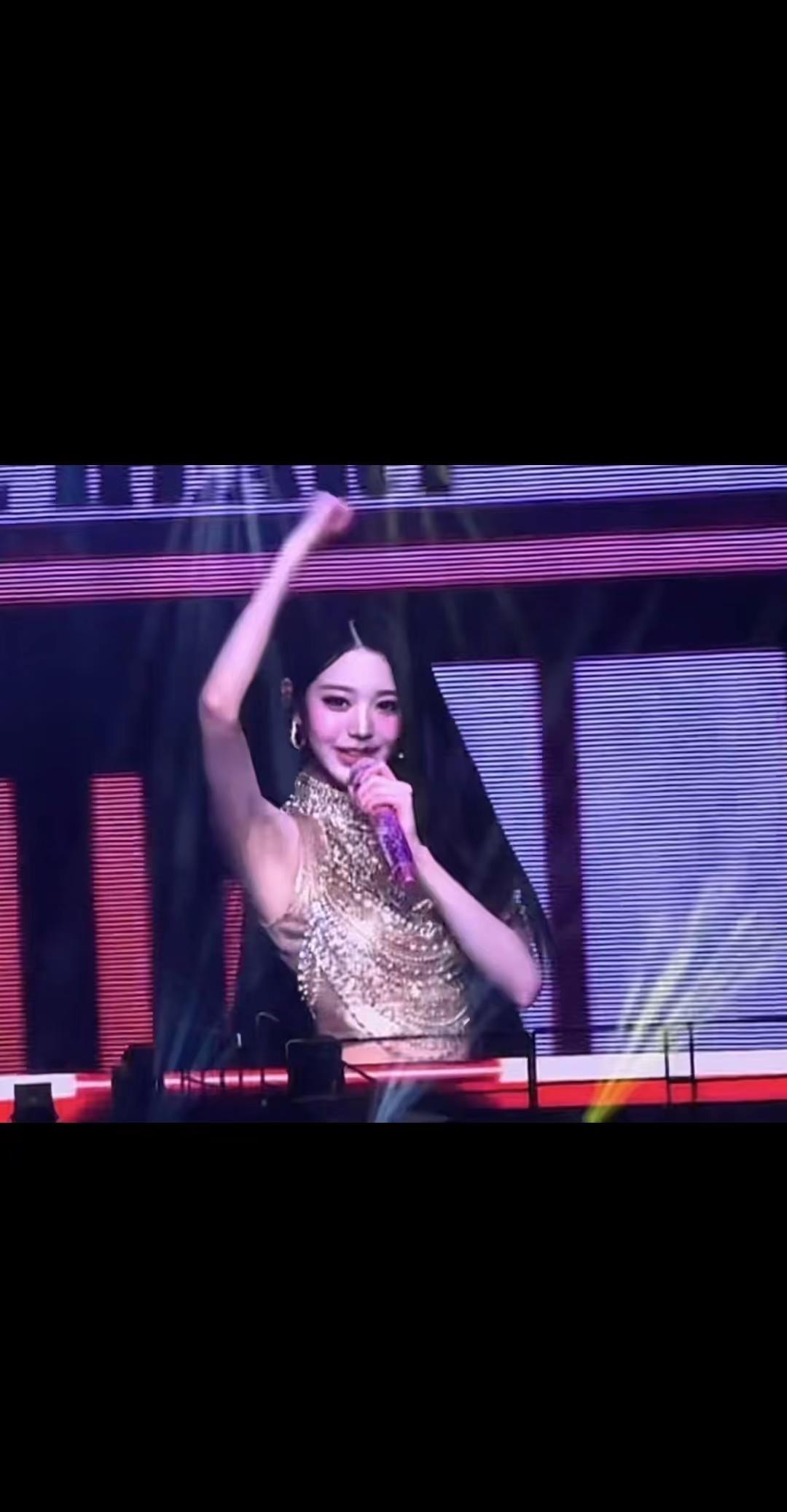 三奢女帝展示中。张元英 wonyoung ive张元英