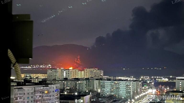 俄乌战争新闻播报：乌克兰无人机袭击俄罗斯新罗西斯克港口
洲哥讲时事 当地时间20