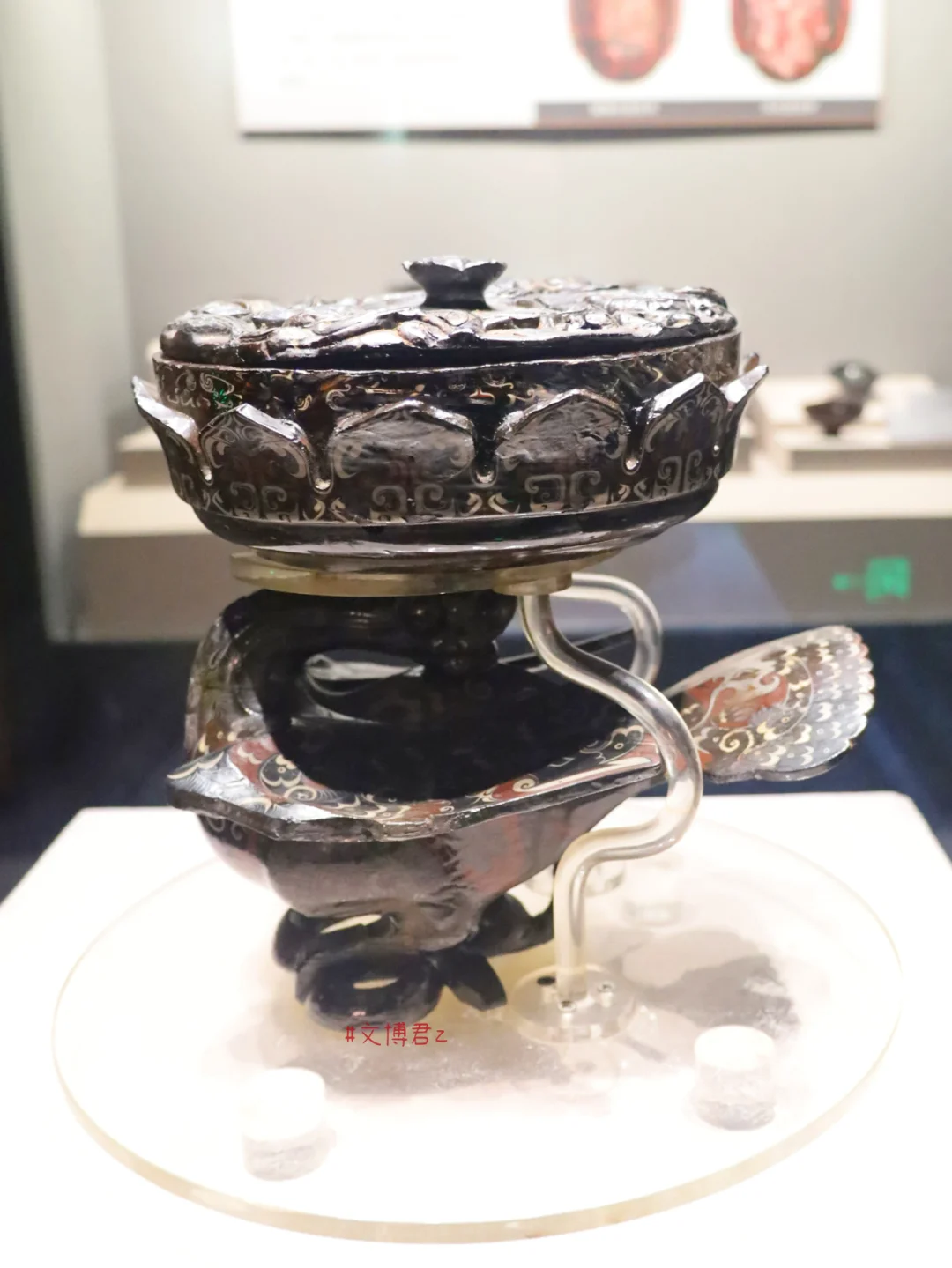 战国漆器：凤鸟抓蛇，少见的主题