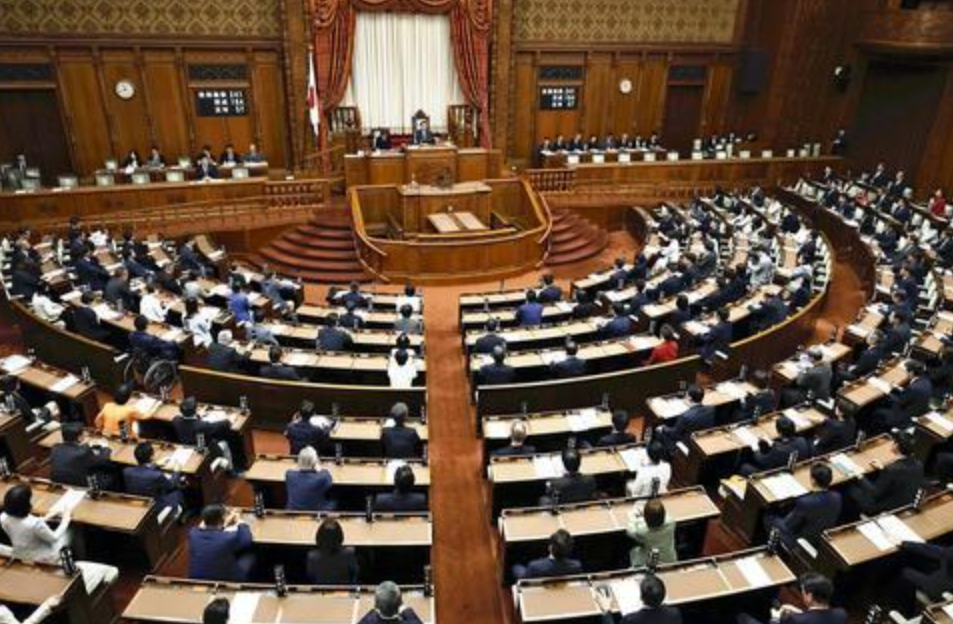 日本《皇室典范》修正案通过 日本宫内厅称将“妥善应对”17日，据日媒报道，日本参