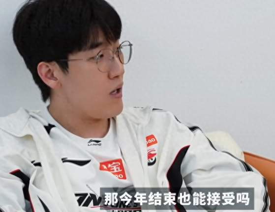 AL夺冠纪录片曝光，Tarzan休息室一喷五，爱笑透露自己真不爱社交