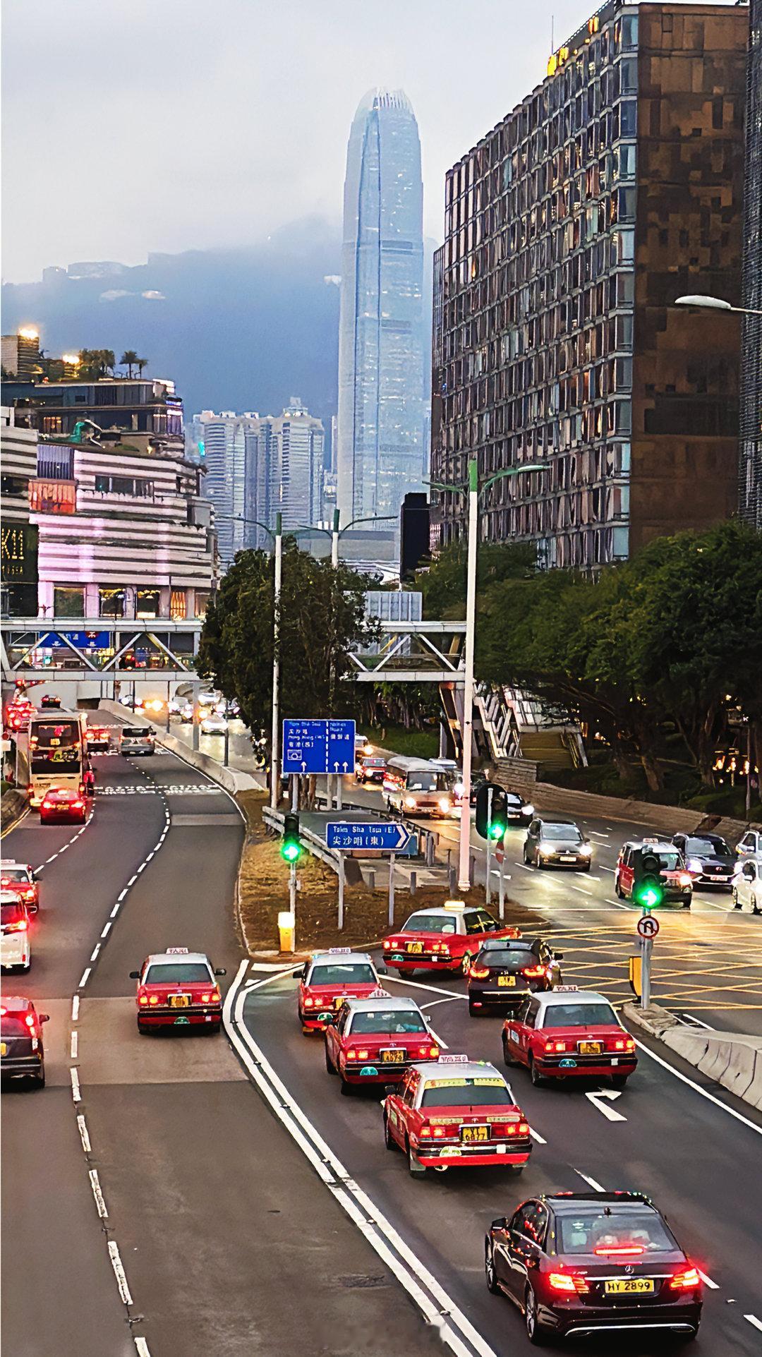 香港真的很适合city walk每个街都好好拍📷所以主打一个走哪逛哪 ​​​