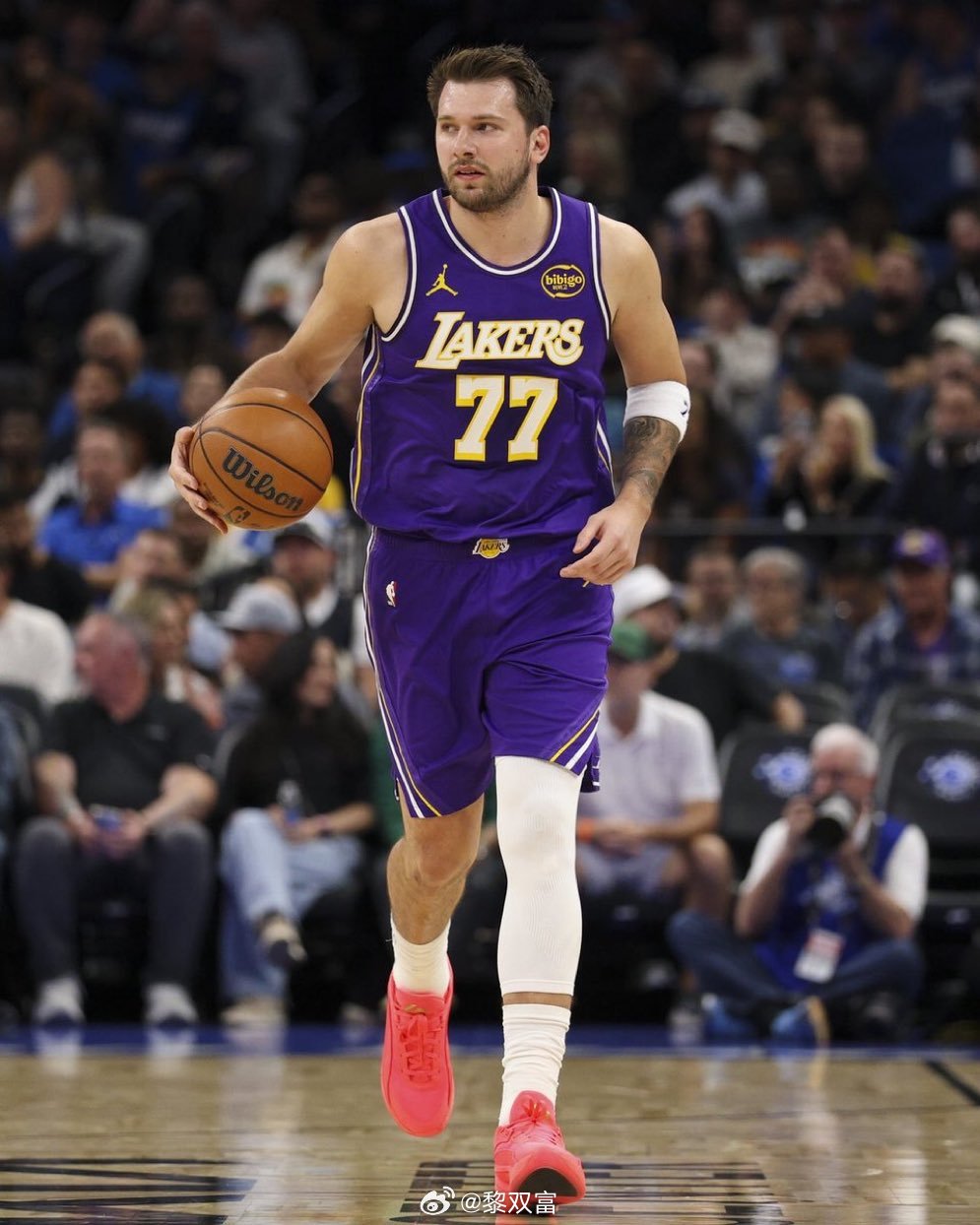 联盟宣布撤销卢卡在昨天对阵魔术的赛季第16次技术犯规，他也因此无需自动禁赛，明天