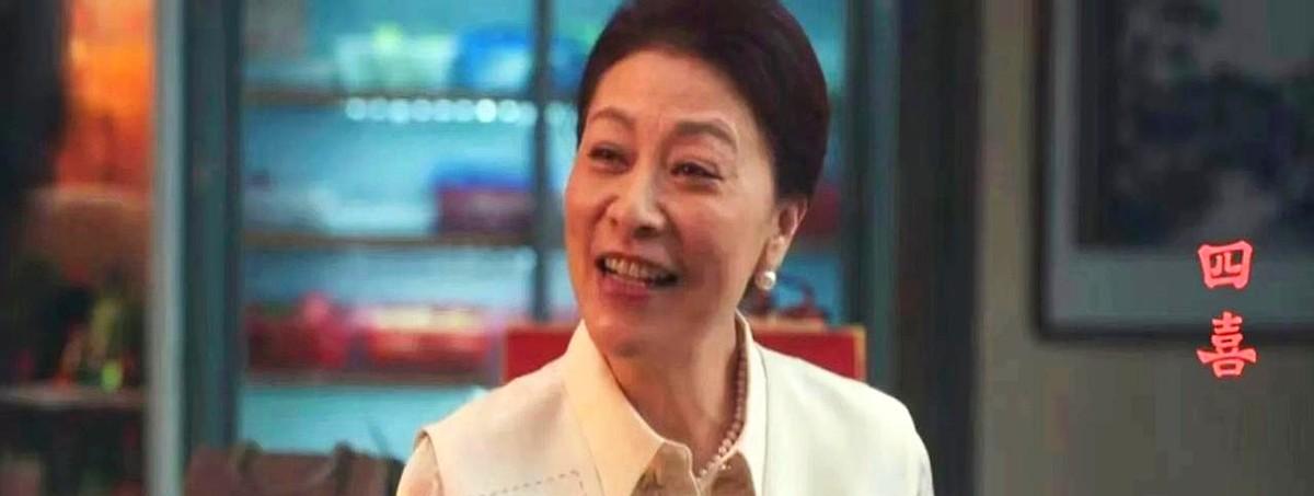 63岁的岳红最近又火出圈了，凭《四喜》里那个豪门婆婆何丽华。观众夸她演得层次丰富