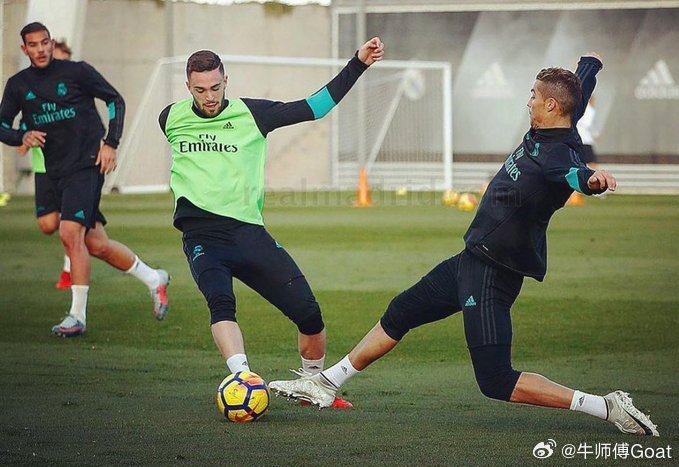 C罗 马努·埃尔南德斯谈C罗"我有个关于克里斯蒂亚诺·罗纳尔多的故事。到处都有人