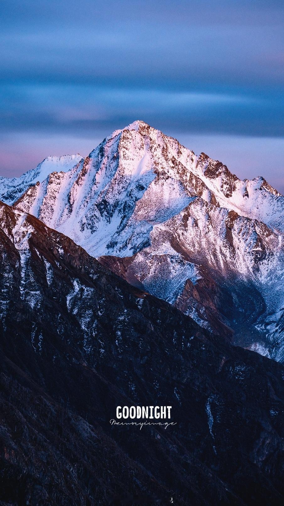 阳光的最后一丝余温​在雪山之巅消散………​Night[月亮]晚安MEMORYIM