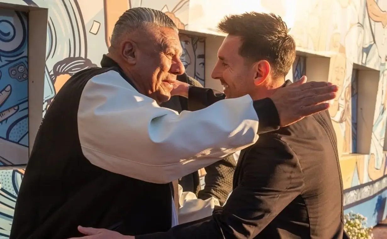 奥莱报：梅西与塔皮亚关系良好，两人的合影与后者涉案无关。 