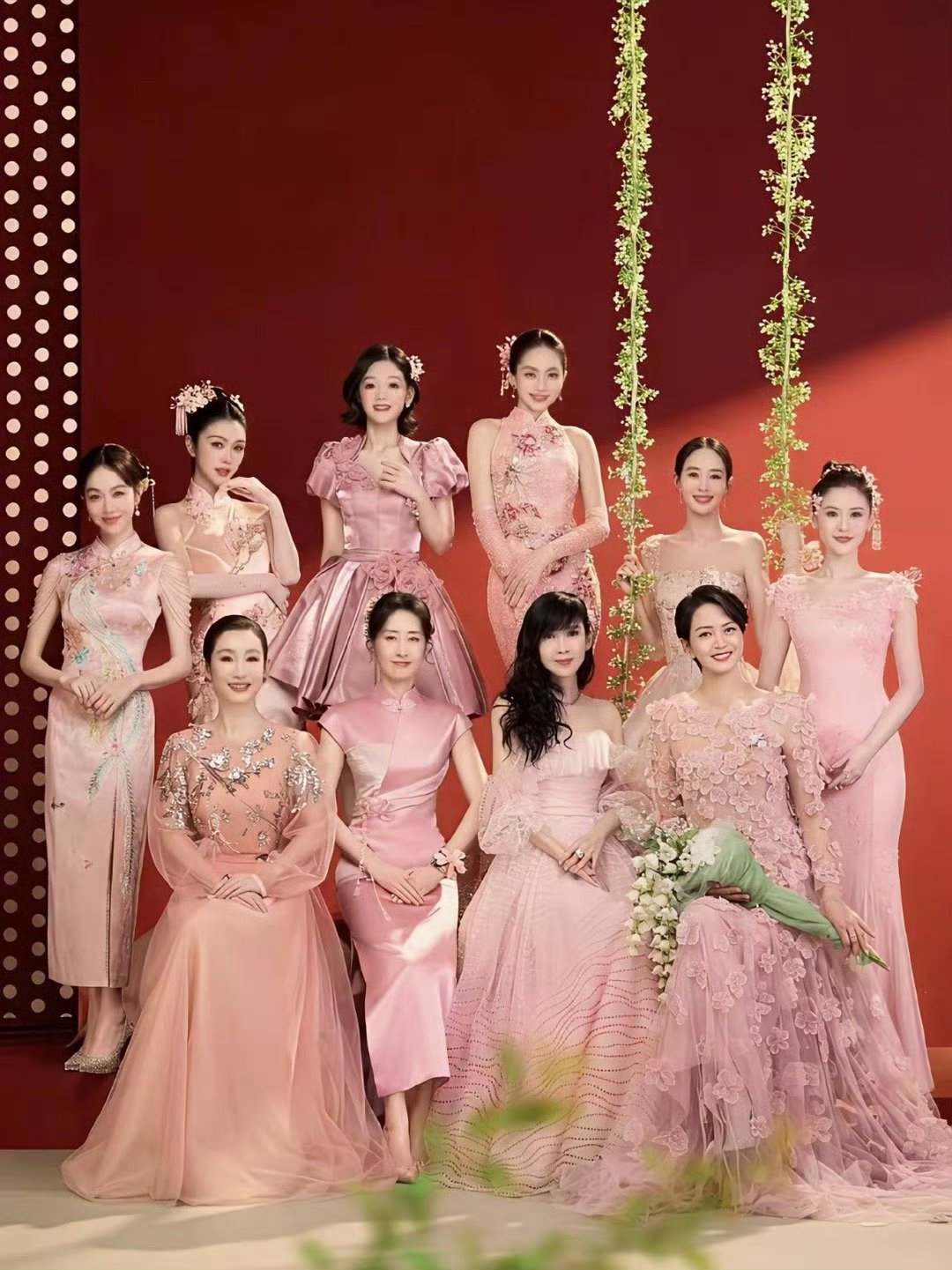 薛凯琪希林娜依高春晚后再同台 春晚《立春》售后直接拉满！两位美女元宵再度同框，颜