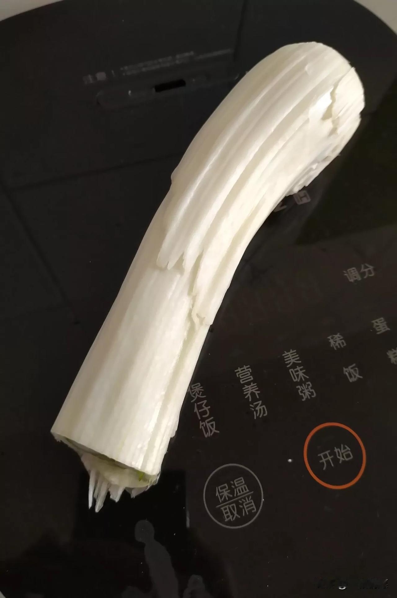 !微辛 ,无数山东人的最爱 ,今天切了棵大葱 ,请允许我不用根来形容 ,因为实在