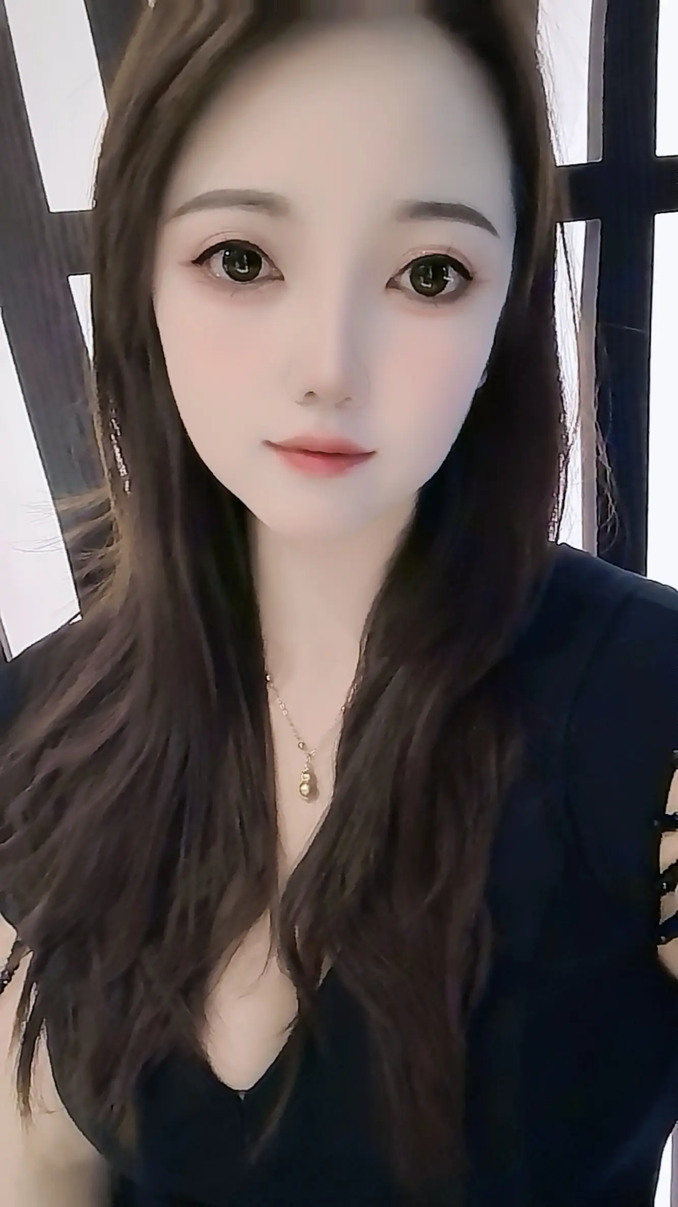 一个强势的女人背后都有一个扛不起责任的男人。。