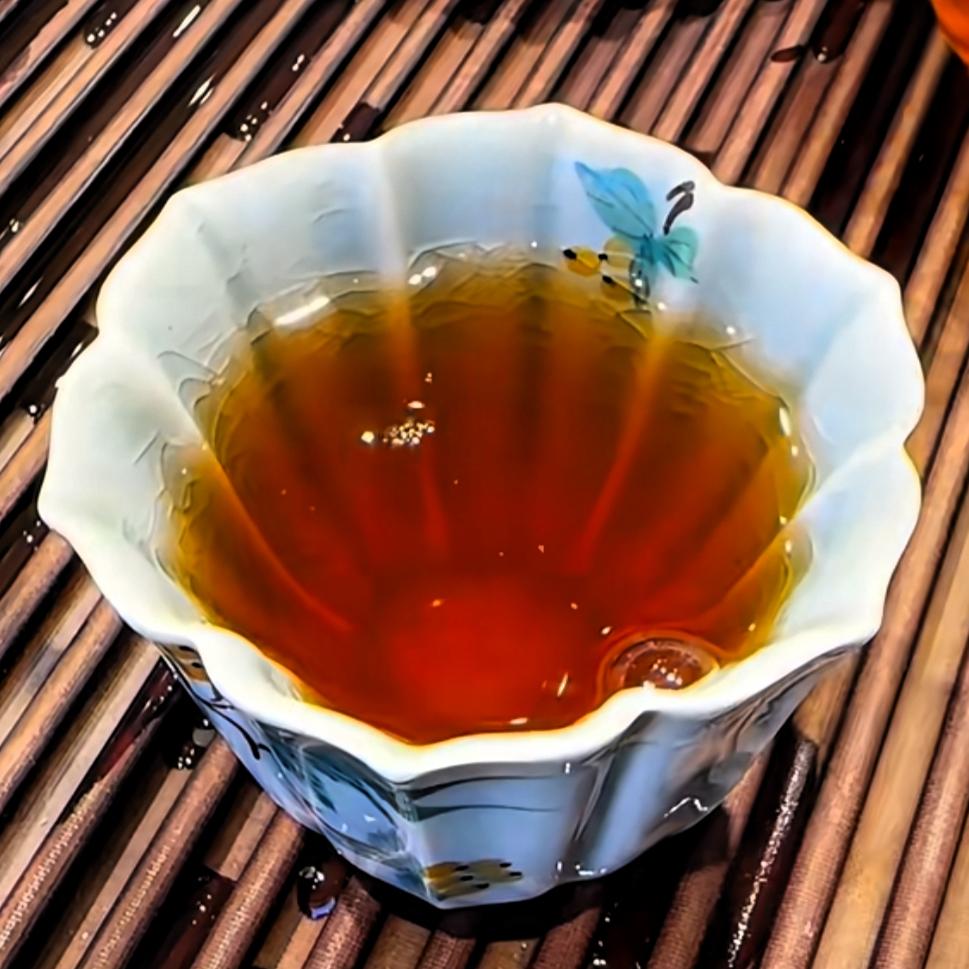 最烦买个普洱茶，给我讲普洱茶祖宗八代的故事。二十年前喝普洱茶最凶的时候，都一直当