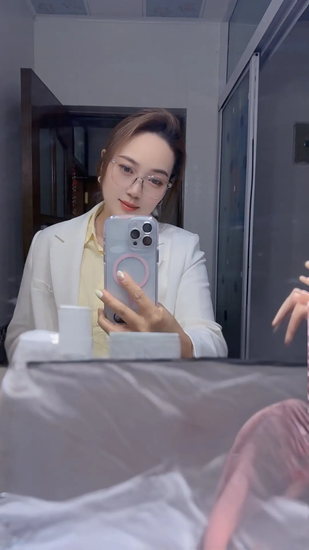 有人问我相信什么，我说，我曾经相信一切，但现在我只相信时间，因为只有时...