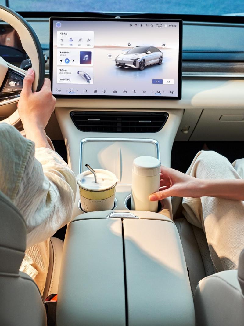 偶然发现星海S7的隐藏玩法：中控大屏能玩经典街机游戏
语音助手支持连续对话，说“