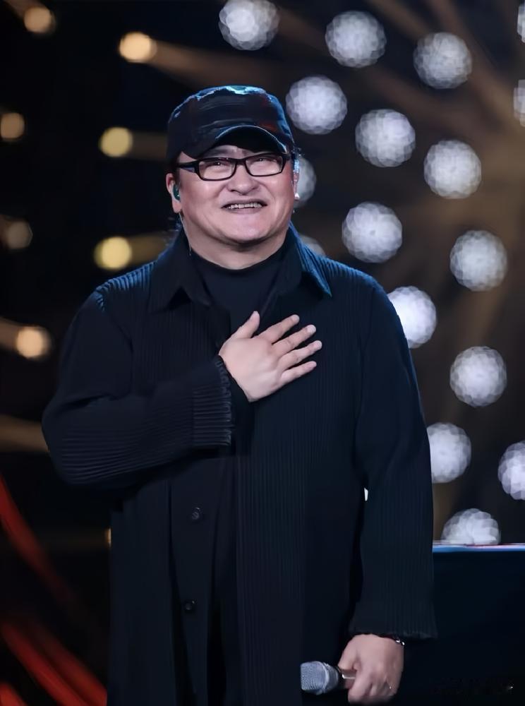 命快没了，还要逼着老婆去结几万块烂账。
这不是讨，是还。还钱的是刘欢，收钱的是