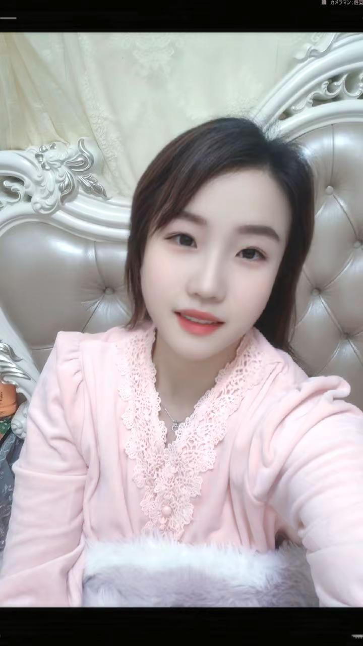 昨天的40岁生日。  虽然一天到黑，在外面忙     很高兴晚上收了那么多花花。