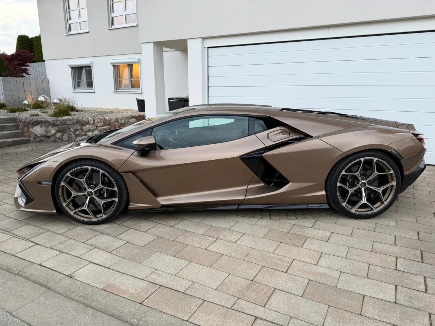 好车分享 Lamborghini Revuelto，最近几年特别喜欢“香槟金”色