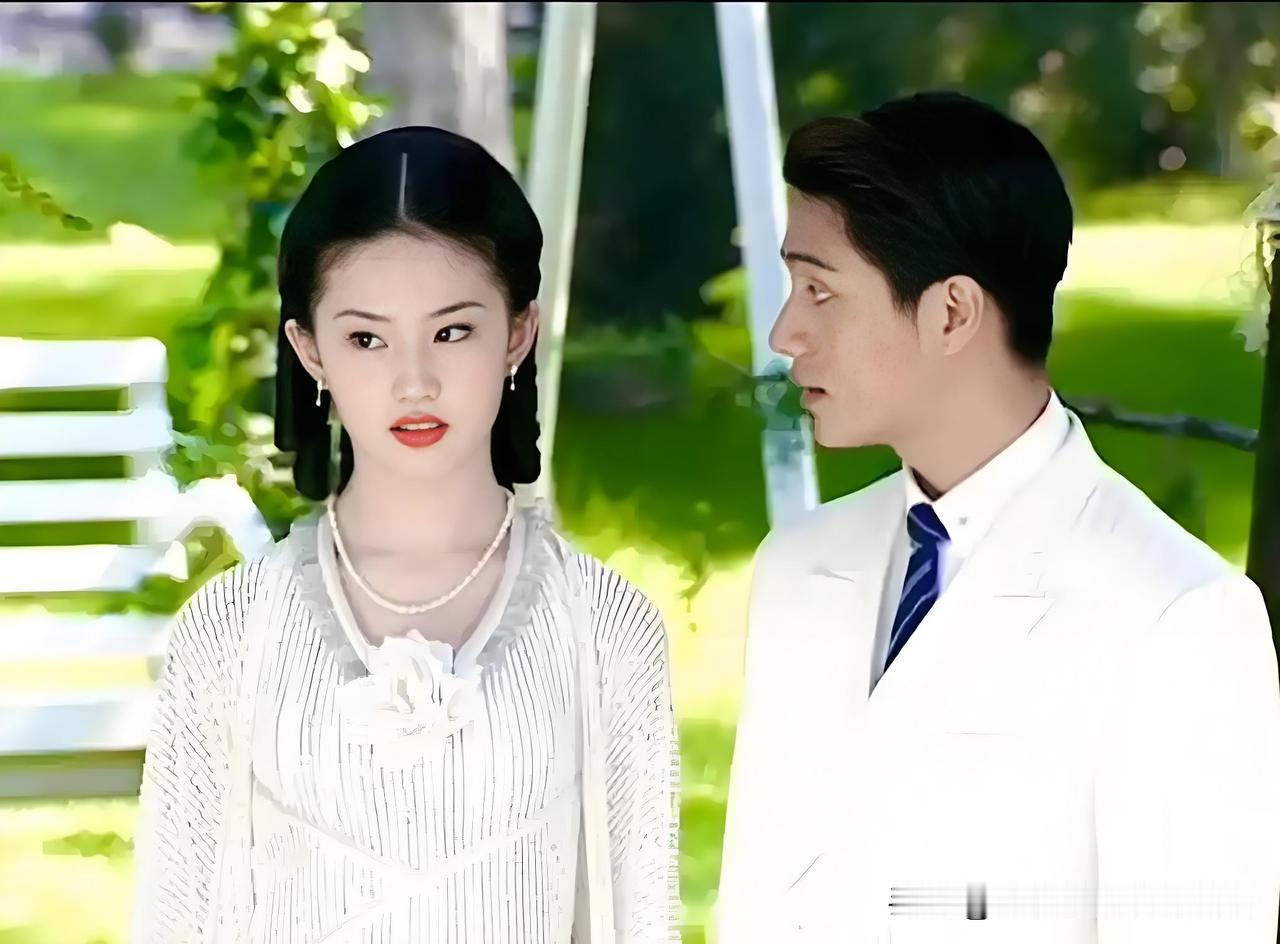 金燕西真的是个废物点心，没学历没能力还长得丑。

以前他还是总理儿子的时候，像刘