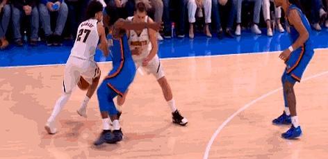 谁能想到，约基奇连着两次栽在同一个人手里。
 
刚结束的雷霆掘金常规赛，雷霆12