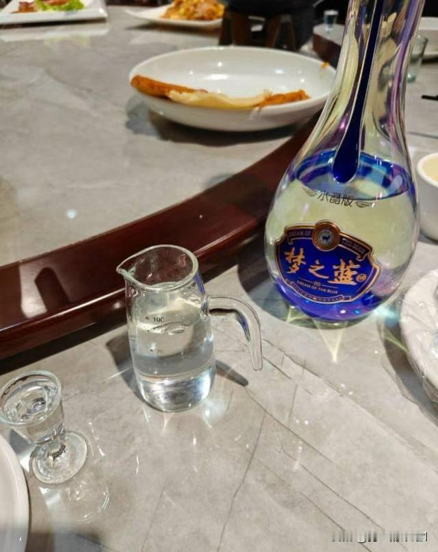 昨天发了一个说鹅粉都是最底层的打工人，结果评论区的鹅粉破防了，不承认自己是底层打