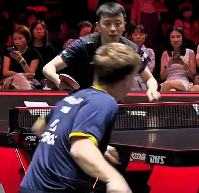 第5局，陈垣宇11-6再扳一局，比分追至2-3，目前只落后1局，形势逐渐好转。