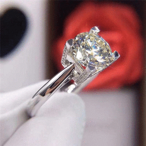 吃瓜吃到震惊！海王大手笔给5位女友送“钻石”，原是电商直播间批量购入的低价仿品，