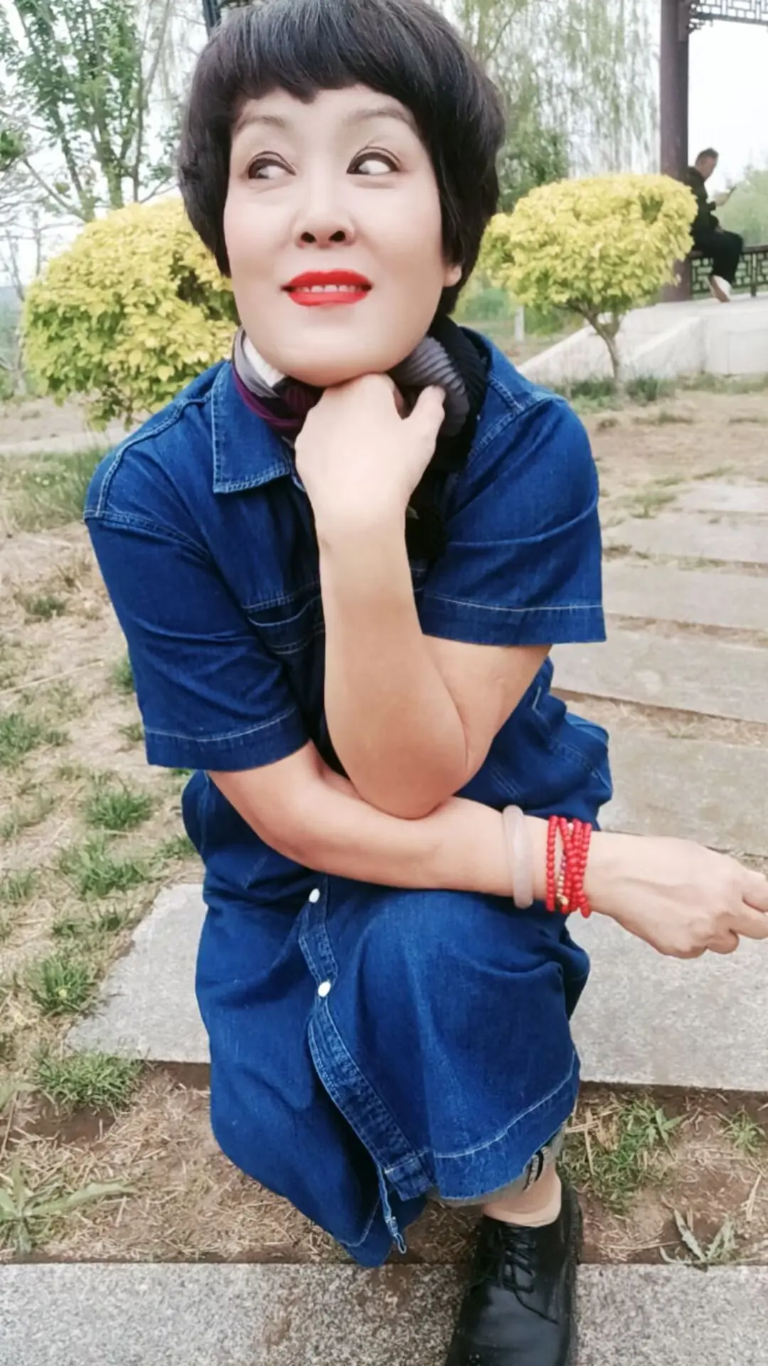 我靠，我还能不能活了，那你还是滚吧；我不是很漂亮，也不是很富有，更不是...