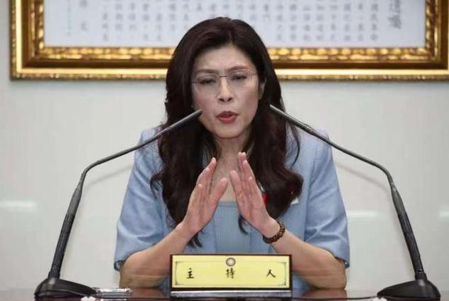 郑丽文这一招太高了！民进党当局有意阻扰郑丽文访问中国大陆，结果郑丽文反将一军称，