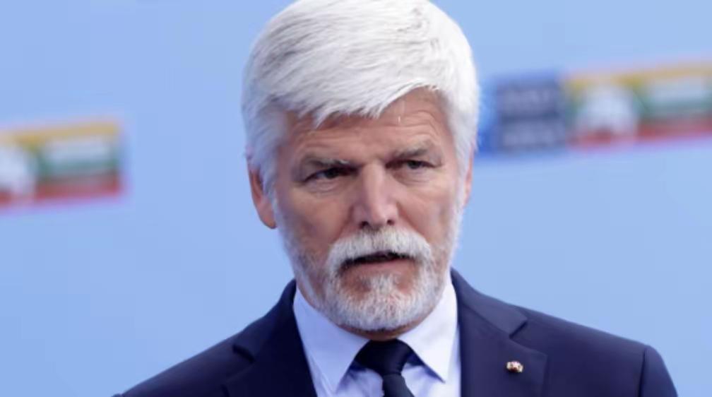 慕尼黑炸锅了！曾经跳得最高的捷克，这次跪得最快。​一句 “坚定奉行一个中国”，直