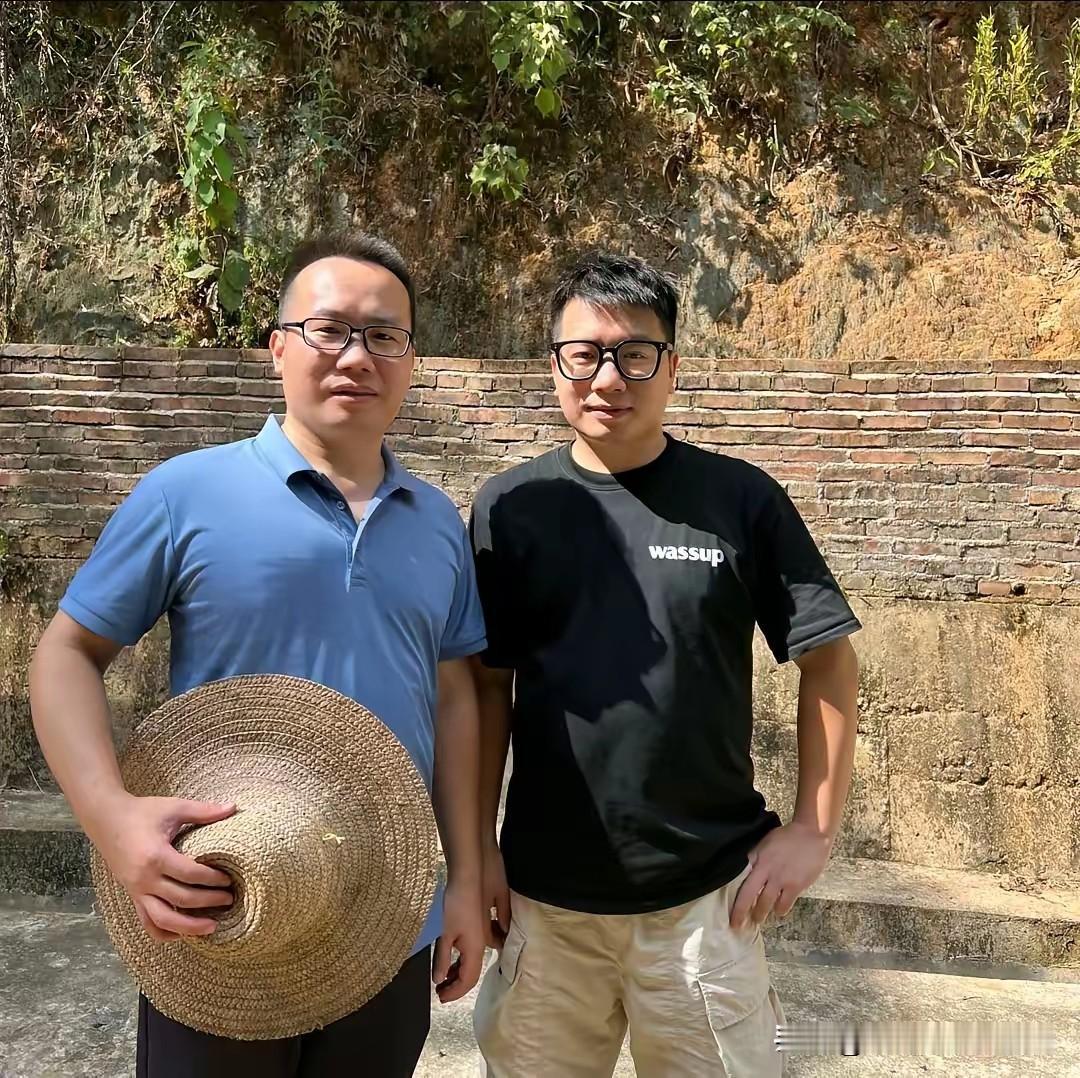 两兄弟深漂多年。
43岁的哥哥和34岁的弟弟，深漂多年，双双失业。二人决定回湖南