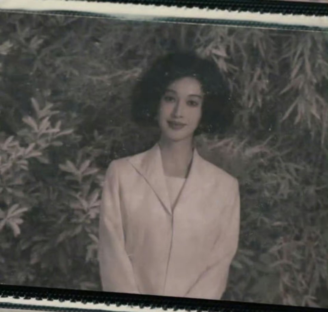 张俪 烫发是场豪赌非常复古的style啊，感觉像回到了过去一样 